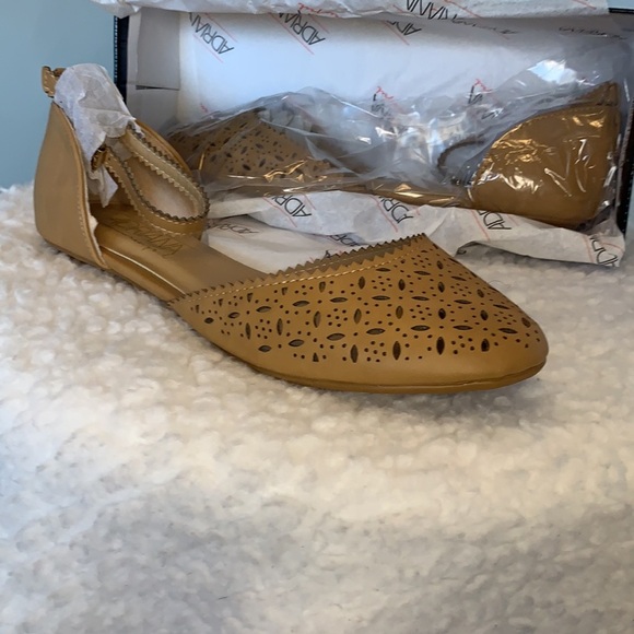 Adriana New York Shoes - Flat sandal size 9